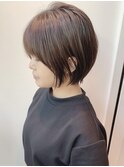 2021年人気髪型耳かけ丸みショートボブ/グレージュハイライト