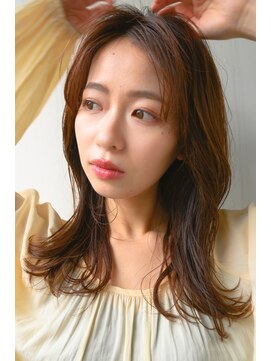 トローノ 栄(TRONO) くびれ/ センターわけ/外ハネミディ