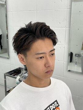 ウェルネス(Wellness) アップバングスキンフェードサイドパート韓国マッシュ