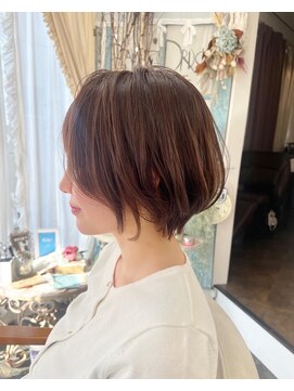 ロッティー(Rottie) 【大人可愛い×ふんわり丸みショートボブ】
