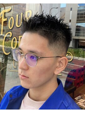 フォーコーナーズ(Four Corners) スキンフェード／スパイキーショー/バーバー／刈り上げ