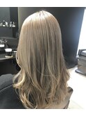 ミルクティーベージュ×ハイトーンカラー×ダブルカラー×巻き髪