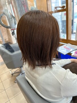 スタジオ アルファプラス 日暮里店(studio α+) ステップボーンカットカットボブショートハイライト白髪ぼかし