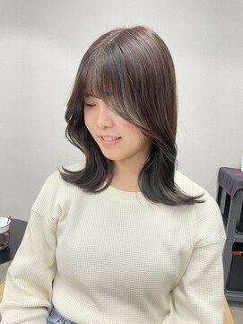 オグジュアリー 表参道(aux.) オリーブグレージュ【ayame】（表参道/青山）