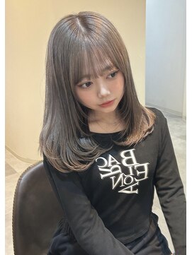 ホワイト(White) 透明感グレージュ