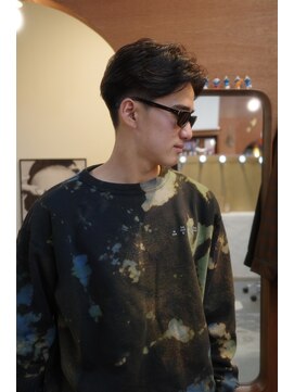 エディ(Edy) メンズセンターパートフェザーパーマ刈り上げ眉カット韓国ヘア