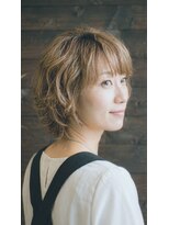 ヘアーメイク ハートシェイプドボックス(HAIR MAKE HEART SHAPED BOX)&nbsp;手櫛で弾む大人ウルフ・自然なボリュームと柔らかな質感復元ボブ