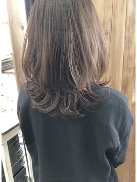 バンビ プライベート サロン(Bambi private salon) くびれミディアムレイヤー*アッシュグレーカラー*Bambi松平愛