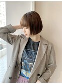 首元や顔まわりがスッキリできるミニボブ
