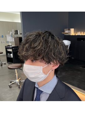 バース バイ ハピネス(BIRTH by happiness) 波巻きツイストスパイラルMIXベージュハイライト波打ちパーマ