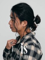 イズバイフィフス(is by fifth) 渋谷メンズマンバンヘアゆるめスパイラルパーマミディアムヘア