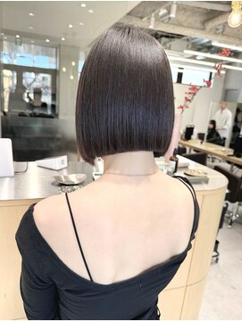 ホロ(hollo) 切りっぱなし_タッセルボブ_ミニボブ_オリーブグレージュ