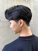 フェザーショートでシャープな毛流れを