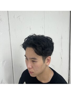 デザミ(Des Amis) シャドウパーマ センターパート