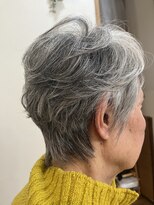 ラパス(LAPAZ) 襟足スッキリ、トップはふんわり。80代の軽やかレイヤーヘア