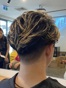 トリッカ シブヤ(TRICCA SHIBUYA) メンズカラーカット×センターパート
