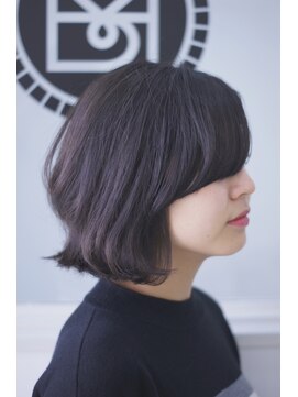 マホロ(MAHRO) ペールグレーボブ