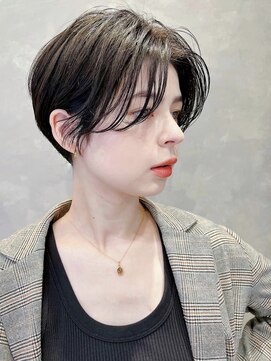 トルネード(TORNADO) 大人ショート 前下がりハンサム襟足短め前髪なし丸顔面長 A726