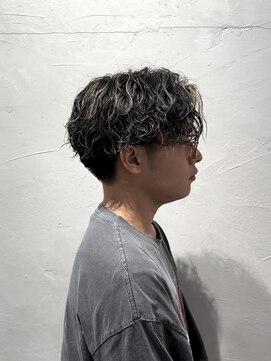 ガオプロデュースバイレボ(gao produced by revo) 【曽我尾真生】波巻きパーマ/ハイライトカラー/センターパート