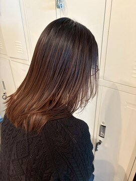 ネウィ 八王子(newi) 大人かわいい艶々ブラウンカラー