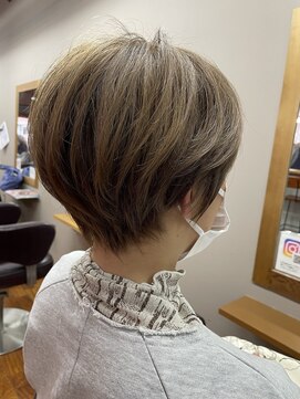 ジョリ フィーユ(jolie fille) 束感ショート×ハイトーンベージュ