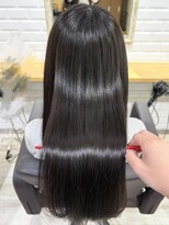 カーラ(Cara)&nbsp;赤みを抑えた地毛風カラー × アッシュブラウン