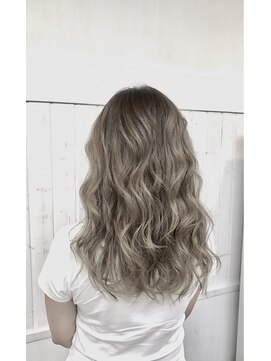 ナンバー アンフィール 渋谷(N° anfeel) プラチナベージュアッシュ&ほつれウェーブ巻き(^^)