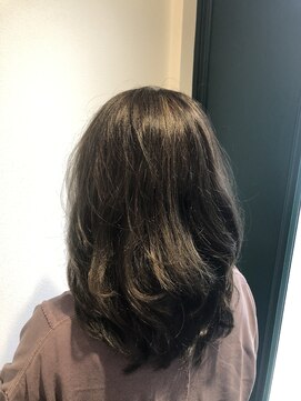 キー(KEY) 耳かけ　ウエーブパーマ　イメチェンスタイル