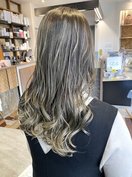 ザ ライト バイ アストレア(The Light by Astraea) コントラストブランドヘア