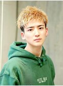 スラッシュブロンドショート