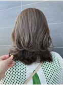 暗髪ブラウン+グレージュハイライト 外はねセミロング