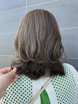アチーブティルスマートサロン 豊川末広通店(achieve till Smart Salon) 暗髪ブラウン+グレージュハイライト 外はねセミロング