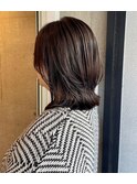 軽やか外ハネの大人ミディレイヤー