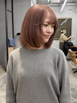 ピンクベージュ