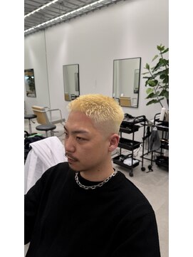 ブロンドヘアー/坊主フェード/ハイフェード［大分駅］