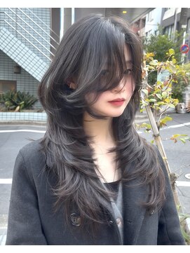 海外ガールレイヤーカット/バタフライカット/ハッシュカット