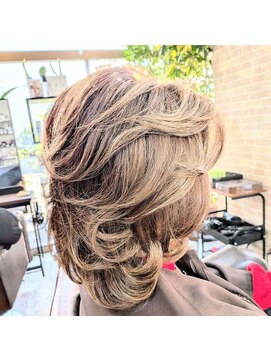 ラルシー(Larucy) ミディアムレイヤーカット