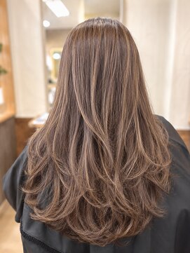 ナチュラルプラス 築町店(natural+) 大人の透明感 白髪ぼかしハイライトロング