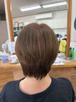 リノ(Lino)&nbsp;トップにボリュームのあるショートレイヤー♪