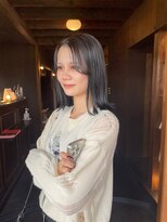 棗&nbsp;田辺／シルバーグレージュの艶ミディ