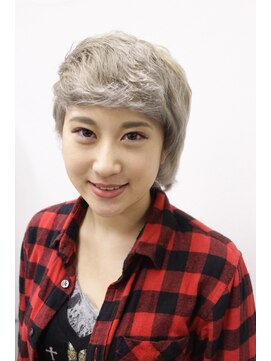 ストロベリーロックス 赤羽1番街店 ホワイティカラー　ペールホワイト　ホワイトブリーチ