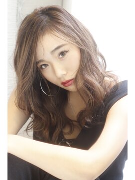 ウーロス(uros.) 秋ベージュ