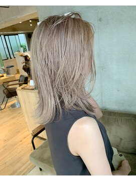 アワー(OUr-) ハイトーンベージュ*レイヤーボブStyle