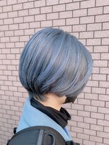 リア(Lia by KENJE)&nbsp;アッシュカラー　前髪　スカイブルーにしませんか？