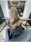 外巻きくびれミディアムレイヤーカット韓国ヘアグレージュカラー