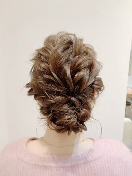 ローレルバイアイリス(Rourel by ailis) ヘアセット/ショート/レイヤー/ボブ/ヘッドスパ/池袋駅