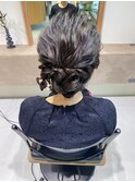 ルーズなまとめヘア