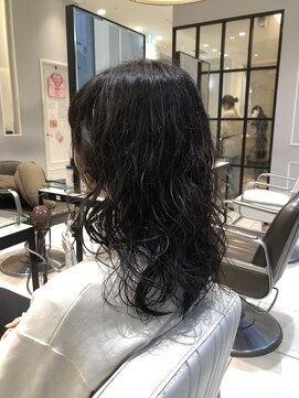 ネオリーブギンザ 銀座店(Neolive GINZA) ロングヘアのレイヤーパーマスタイル