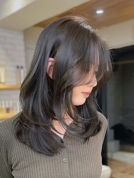 エイン(EYN) オリーブグレージュ×レイヤーカット/透明感カラー/