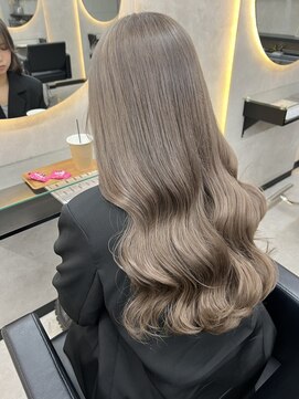 ルノン(LUNON) イメチェンヘアスタイルホワイトブロンド外ハネボブ美髪のススメ